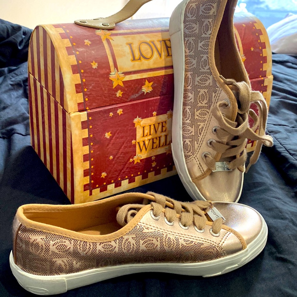 Ladies shoes size 7